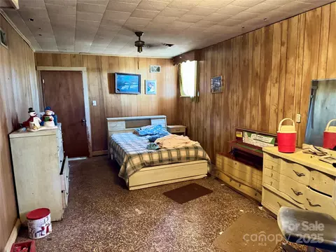 Bedroom - 4073 Lee Cline Rd, Conover, NC 28613 photo 6 of 6