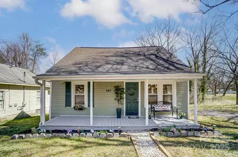240 N Lackey St, Statesville, NC 28677