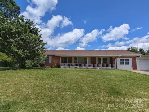 154 Lowell St, Waynesville, NC 28786
