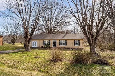 2375 W Lenoir Dr, Lenoir, NC 28645