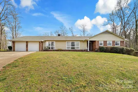 104 Oak Cir, Marion, NC 28752