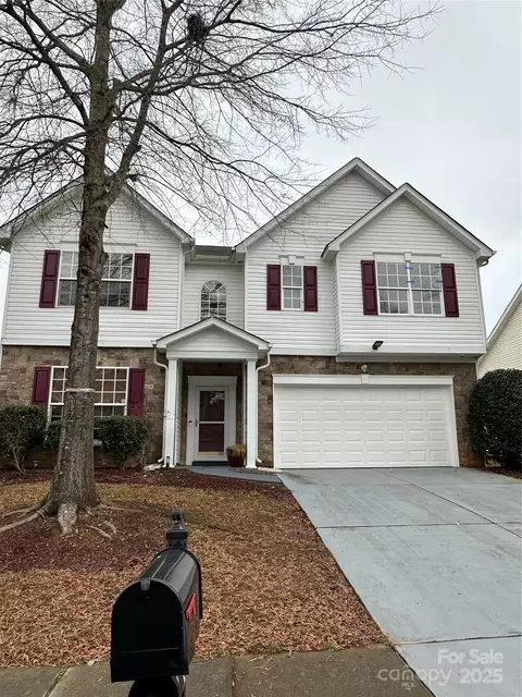 8833 Goldfields Dr, Charlotte, NC 28227