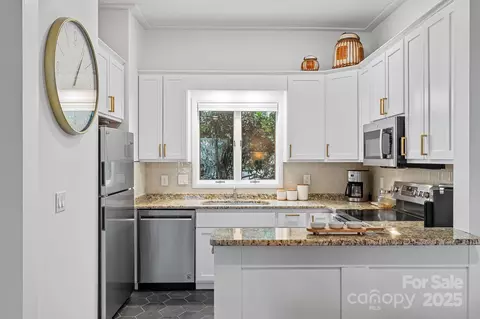 418 Windswept Dr, Asheville, NC 28801