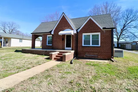 104 N 9th St, Bessemer City, NC 28016