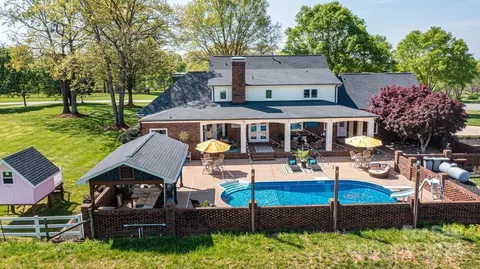 5544 Quail Creek Dr, Granite Falls, NC 28630