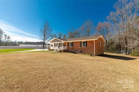 2862 Courtside Dr, Lancaster, SC 29720 photo 3