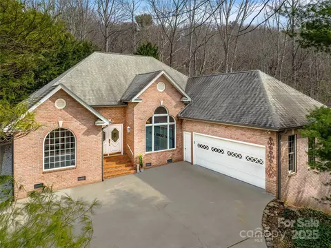 122 Eastmoor Dr, Asheville, NC 28805
