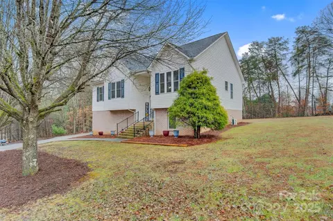 3541 Hezekiah Dr, Lenoir, NC 28645