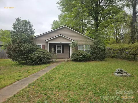 5315 Airport Dr, Charlotte, NC 28208