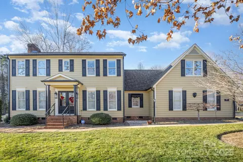 907 Paul Revere Ln, Gastonia, NC 28056