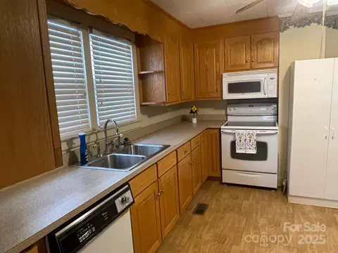 3523 Flat Creek Rd, Lancaster, SC 29720 photo 4
