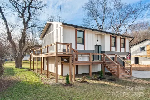Exterior - 95 Spencer St, Clyde, NC 28721 photo 2 of 8