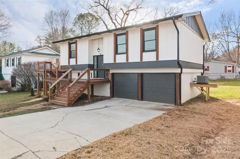 95 Spencer St, Clyde, NC 28721