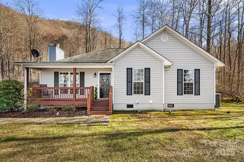 820 Safari Dr, Sylva, NC 28779