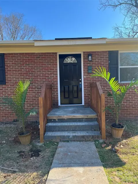 2105 Longleaf Dr, Charlotte, NC 28210