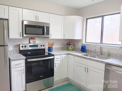 3240 Heathstead Pl, Charlotte, NC 28210