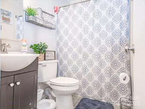 Bath - 4455 Hampton Rd, Salisbury, NC 28144 photo 1 of 2