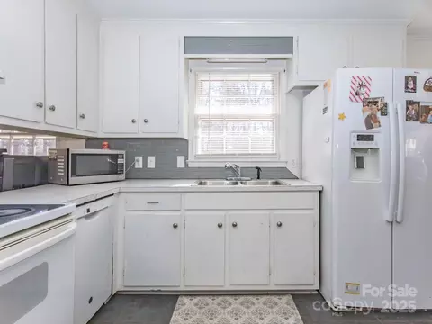 Kitchen - 4455 Hampton Rd, Salisbury, NC 28144 photo 2 of 2
