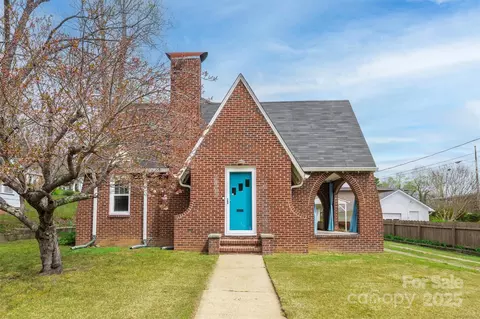 110 Todd St, Lenoir, NC 28645