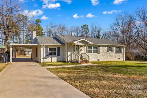 754 Edgemoor Dr, Mooresville, NC 28115