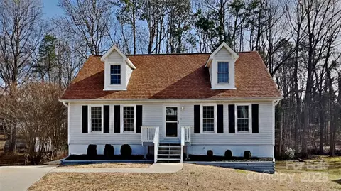 5012 Forest Mountain Ct, Charlotte, NC 28227