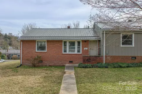 76 Elm Bend Rd, Brevard, NC 28712