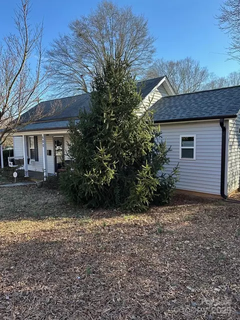 Exterior - 400 Martin Luther King Jr Ave, Kannapolis, NC 28083 photo 2 of 9