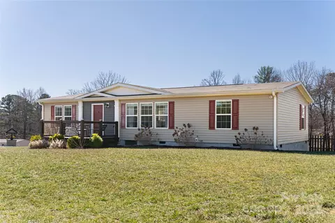 60 Asher Oaks Ln, Hendersonville, NC 28792