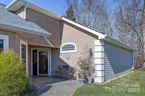 53 Stonebridge Dr, Asheville, NC 28805