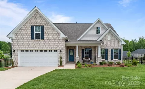 2646 Firefly Rd, Winston Salem, NC 27106