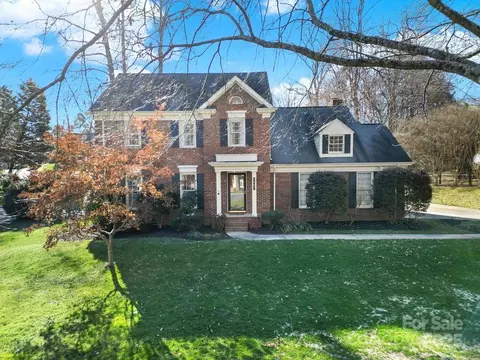 1427 Matthews Plantation Dr, Matthews, NC 28105