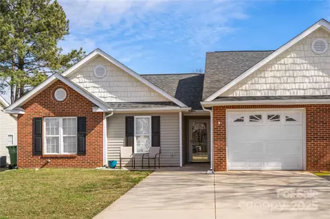 204 Edinburgh Ct, Mount Holly, NC 28120