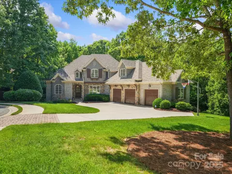 1317 Wyndmere Hills Ln, Matthews, NC 28105