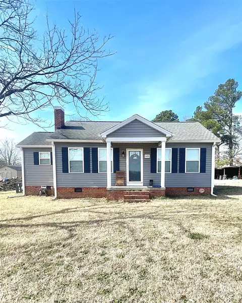 502 Memorial Dr, Clover, SC 29710