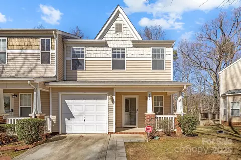 471 Doughton Ln, Charlotte, NC 28217