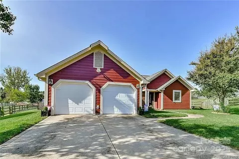 7102 Lanark Ct, Charlotte, NC 28217
