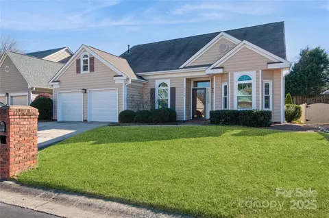 9130 Twilight Hill Ct, Charlotte, NC 28277