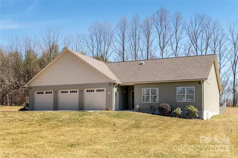 301 Banner Farm Rd, Mills River, NC 28759