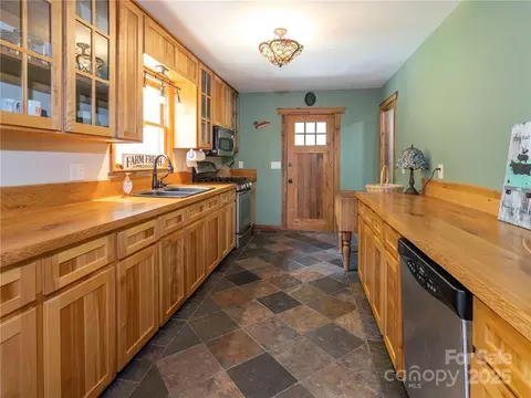 Kitchen - 167 Bold Springs Rd, Sylva, NC 28779 photo 1 of 3