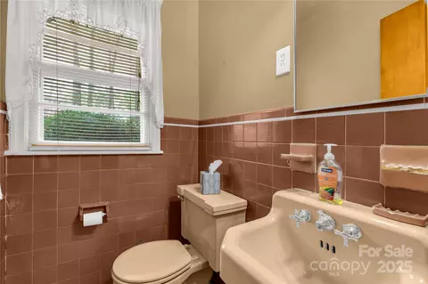 Bath - 906 Forest Dr, Lancaster, SC 29720 photo 1 of 3