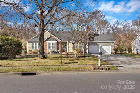13015 Greycrest Dr, Charlotte, NC 28278