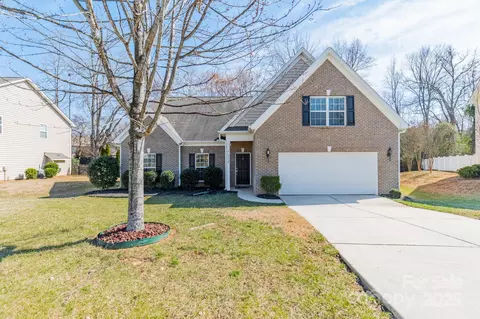 6520 Fieldstone Manor Dr, Matthews, NC 28105