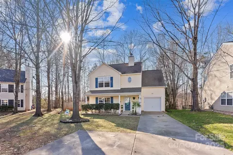 1811 Endeavor Ln, Clover, SC 29710