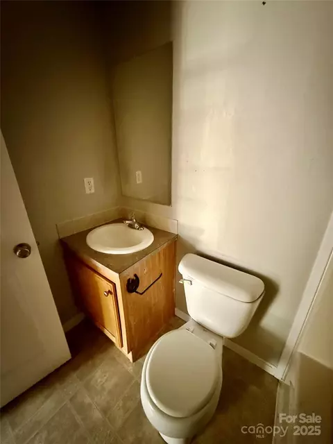 Bath - 191 Ashford Dr, Olin, NC 28660 photo 5 of 7