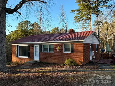 200 Forest Hill Village Rd, Mount Gilead, NC 27306