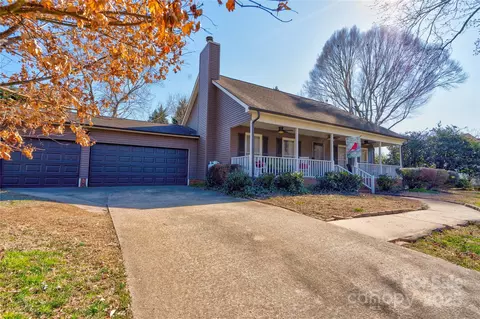 210 Keltic Meadows Dr, Gastonia, NC 28056