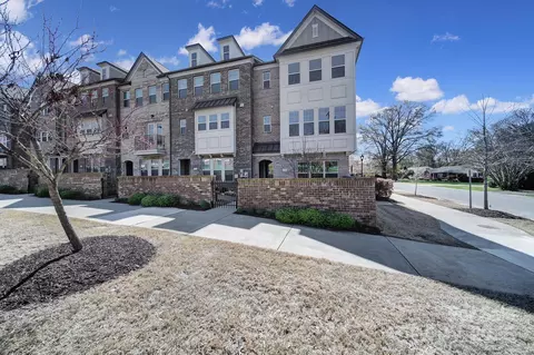 1304 E Woodlawn Rd, Charlotte, NC 28209