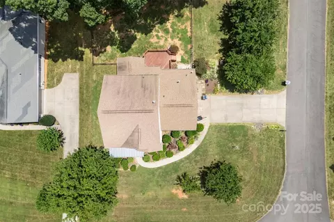 329 Squirrel Ln, Clover, SC 29710 photo 4