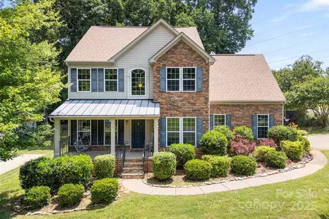 329 Squirrel Ln, Clover, SC 29710