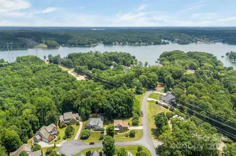 329 Squirrel Ln, Clover, SC 29710 photo 3